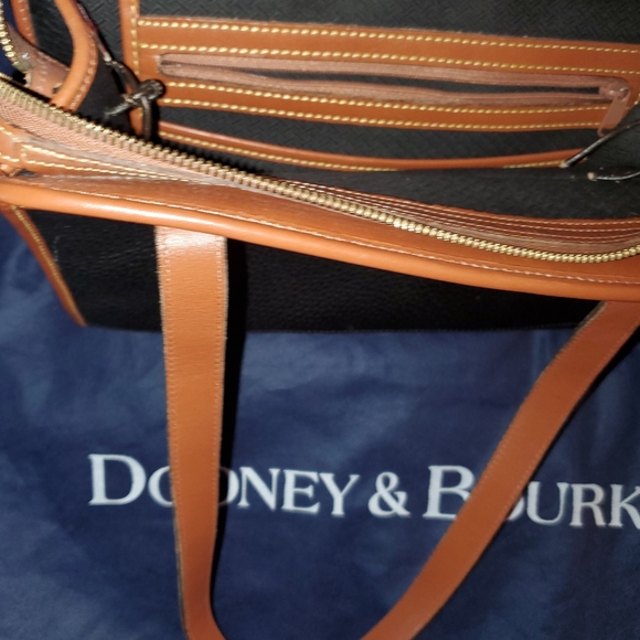 3 Dooney & Burke Womans Hand bags - Picture 8 of 8